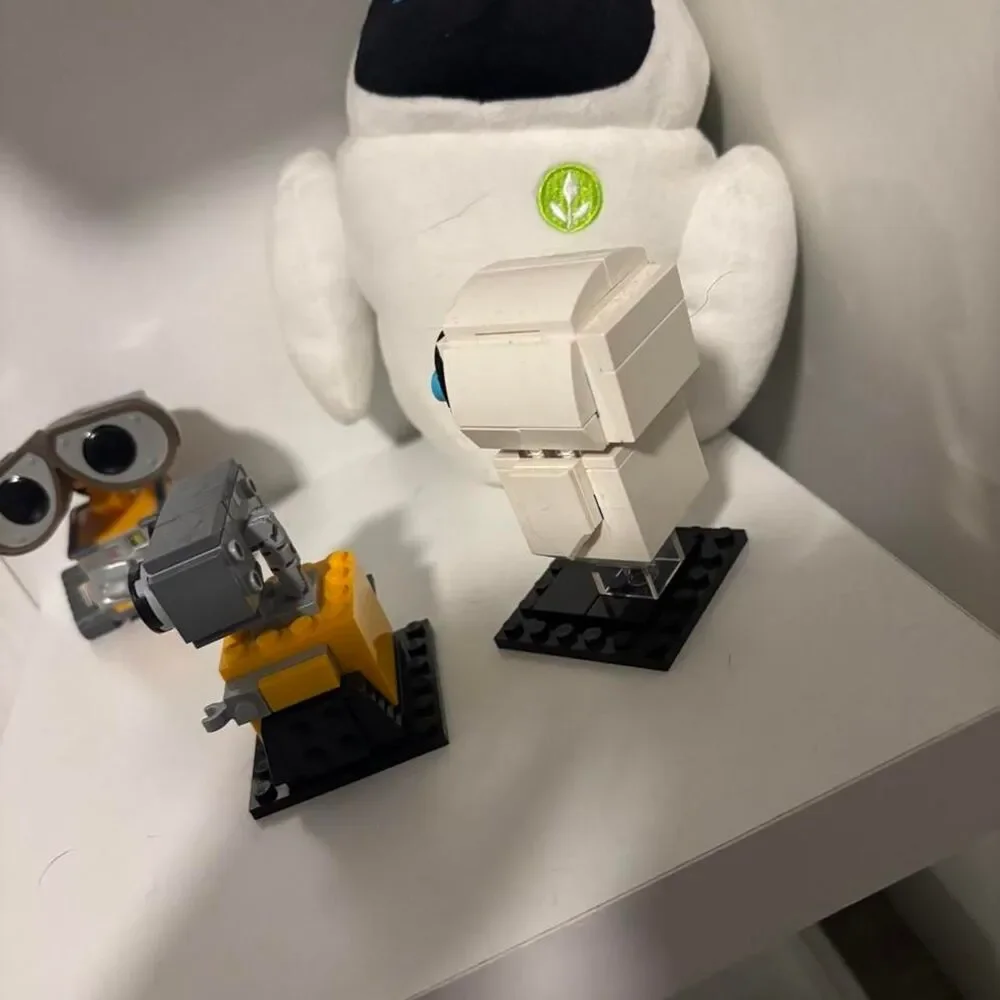 Lego walle and eve Minifigure set
